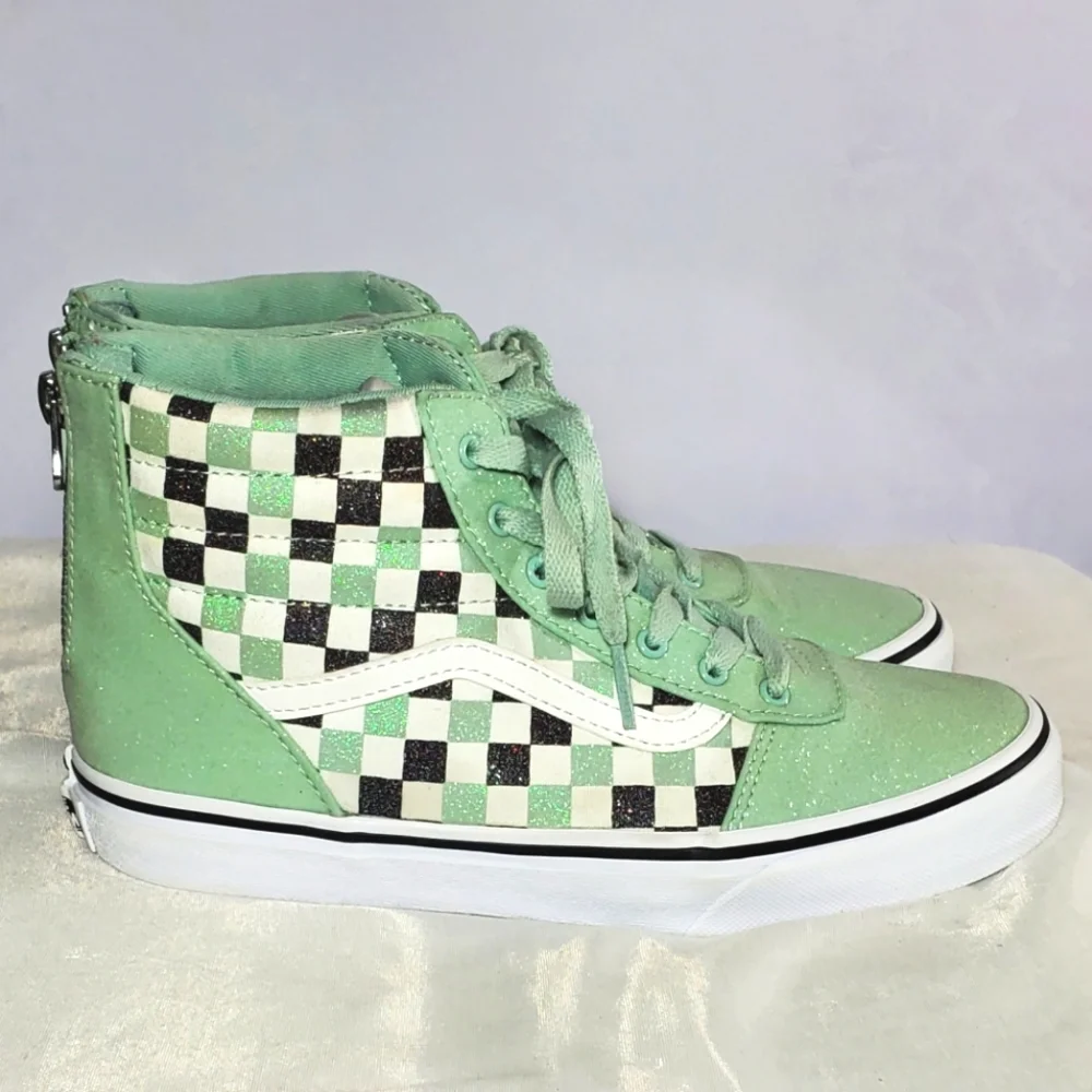 Vans Women's Size 5 Ward Checkerd Sneakers.